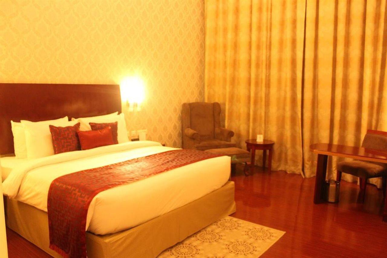 Ramada By Wyndham Jaipur Jaisinghpura Ξενοδοχείο Εξωτερικό φωτογραφία