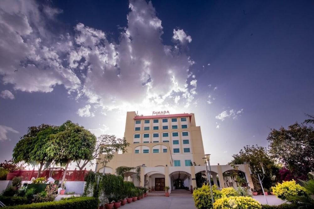 Ramada By Wyndham Jaipur Jaisinghpura Ξενοδοχείο Εξωτερικό φωτογραφία