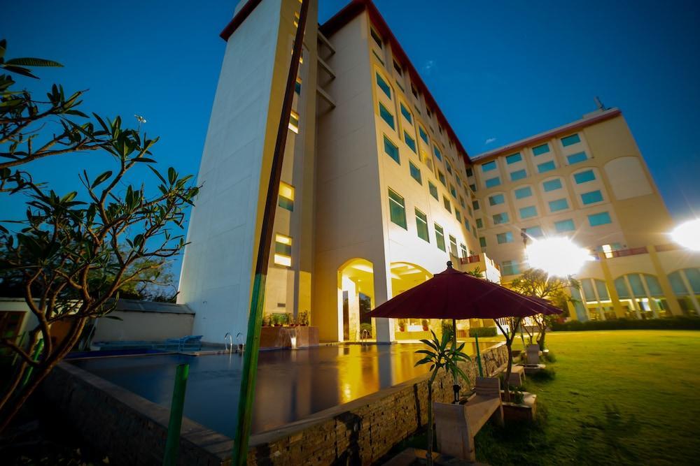 Ramada By Wyndham Jaipur Jaisinghpura Ξενοδοχείο Εξωτερικό φωτογραφία